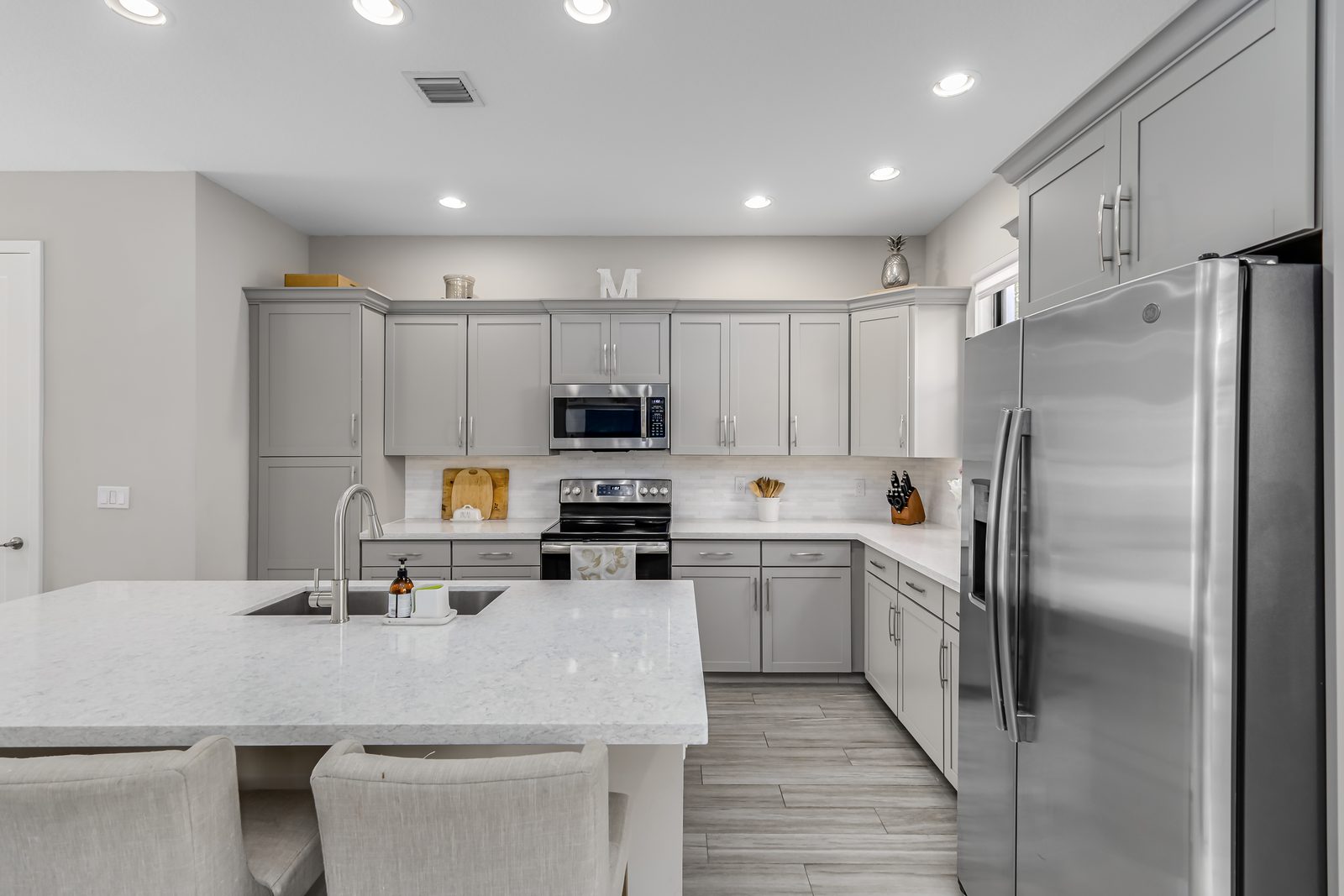 Modern kitchen in a Pembroke Pines home
