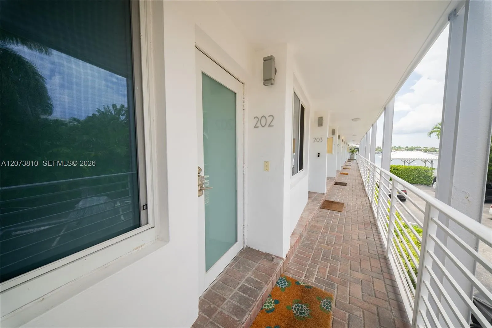 405 N Hibiscus Dr # 202