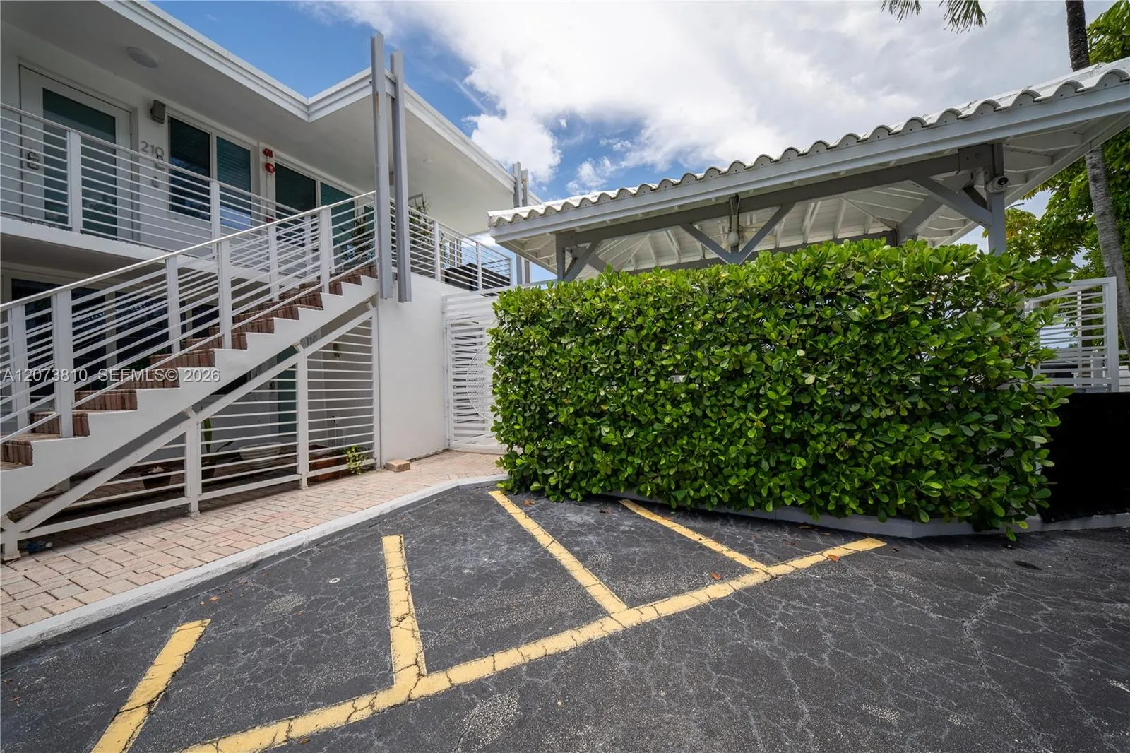 405 N Hibiscus Dr # 202
