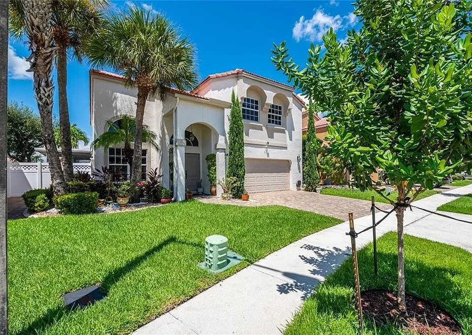 604 NW 156th Avenue, Pembroke Pines